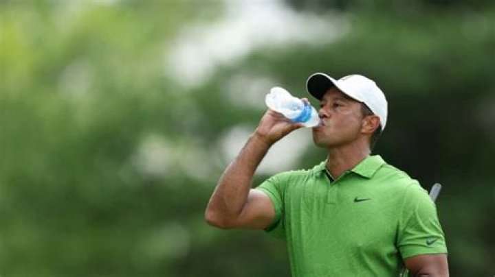 Do pro golfers drink alcohol while playing?