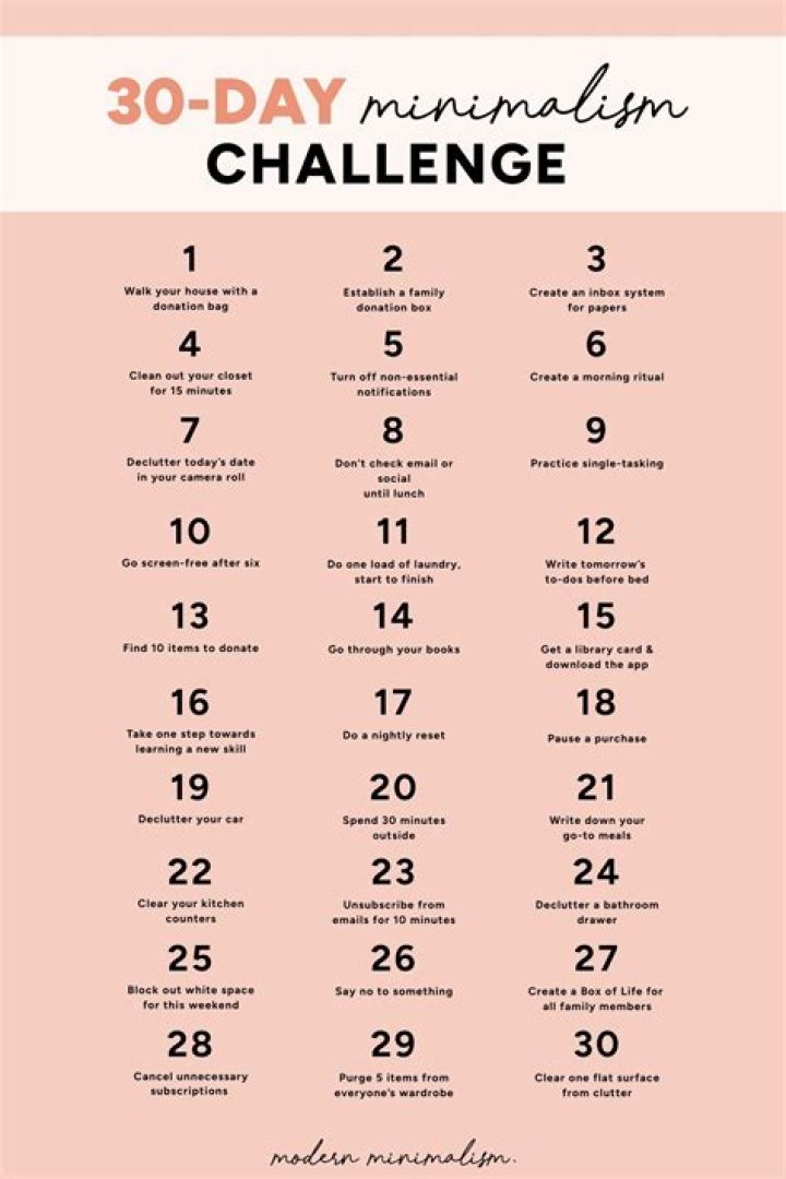 How many items do you get rid of in the 30 day minimalism challenge?