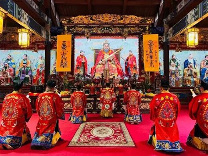 Is religion allowed in China?
