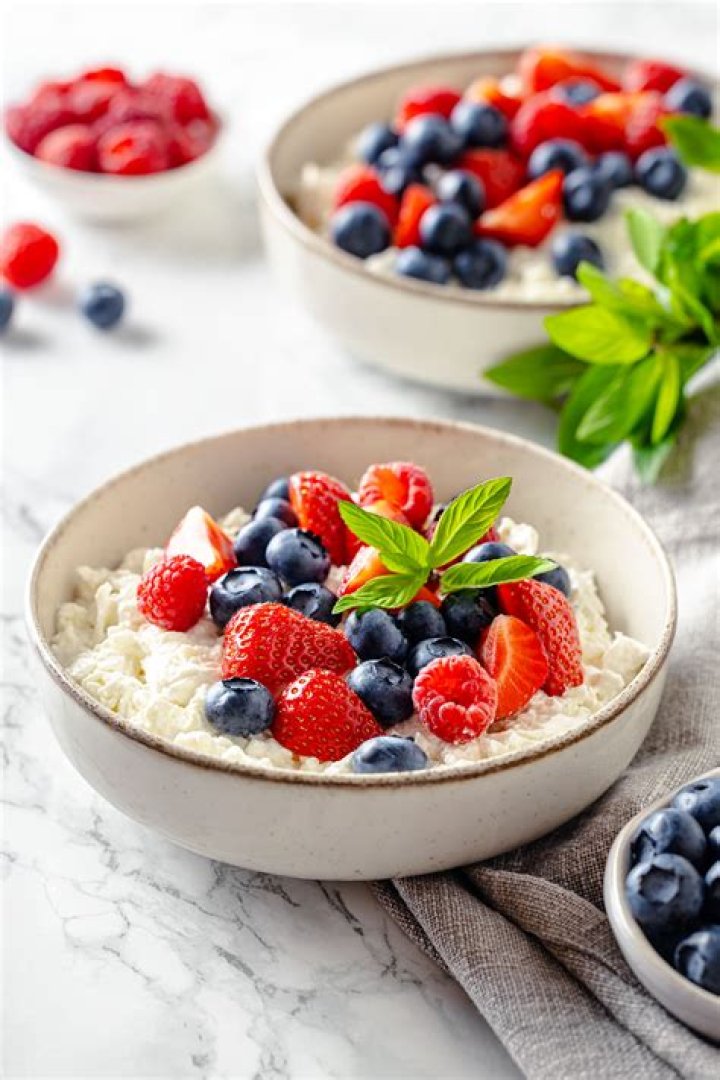 What fruit goes well with oatmeal?
