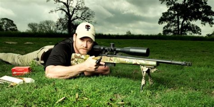 What pistol did Chris Kyle carry?