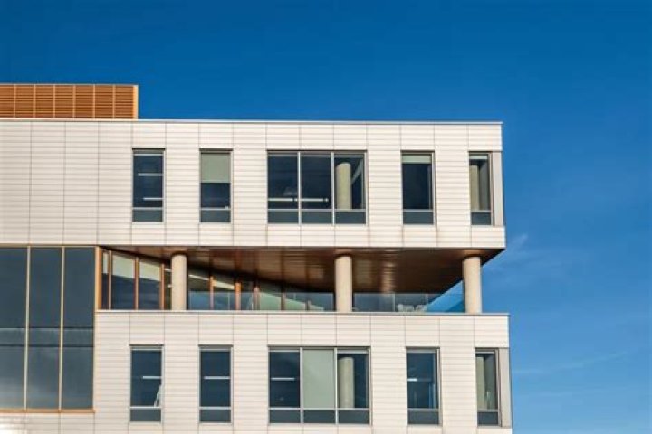 Which appraisal approach is most suitable for an office building?