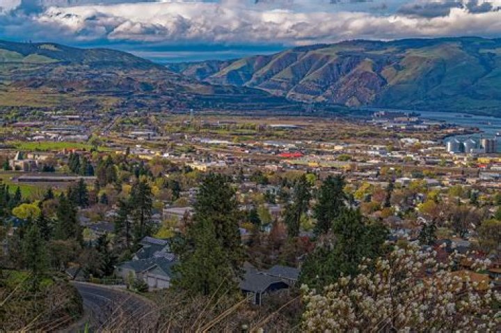 Who owns most of New Zealand?